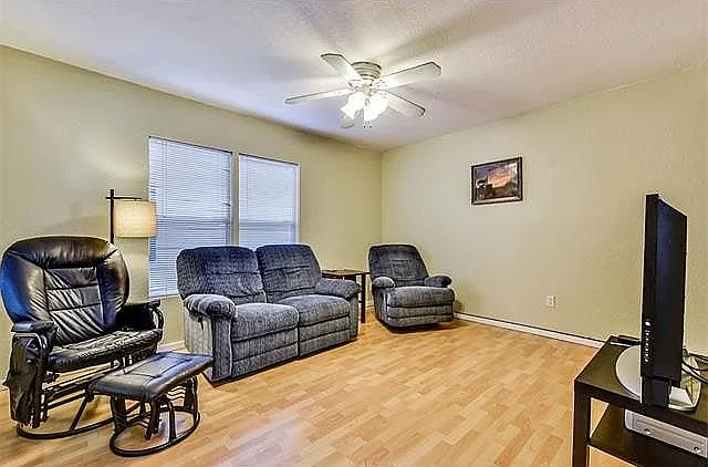 3107 East 14th Street — Photo 3