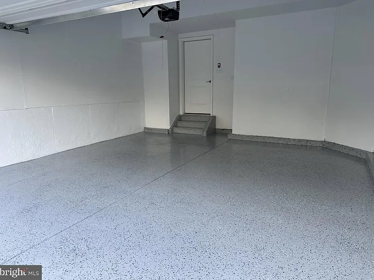 704 Peony Ln — Photo 12