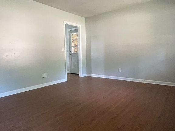2nd image of 310 Oxford Rd