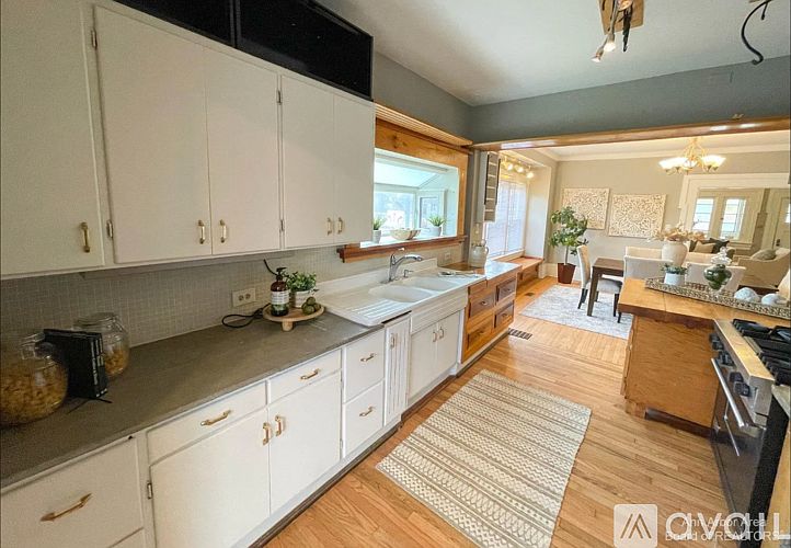 1st image of 1002 Washtenaw Ave #5