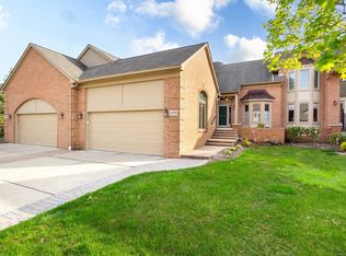 54701 Ashford Ct, Shelby Township, MI 48316