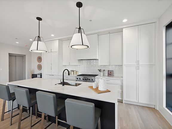 2nd image of 1526 N Wieland St #2S