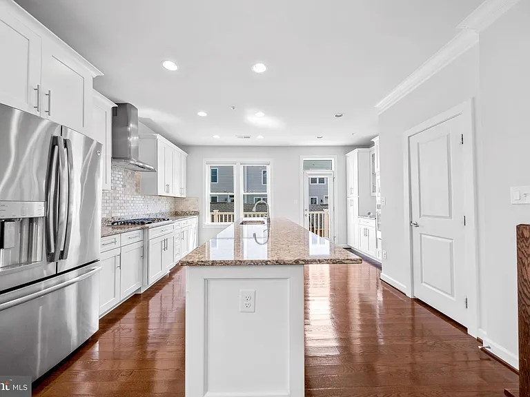 1121 S Lincoln St — Photo 8