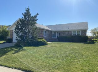 1084 Gloria Dr, Elk Grove Village, IL 60007