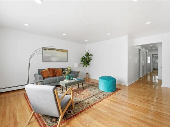 168 Carlton Avenue image 3 of 25