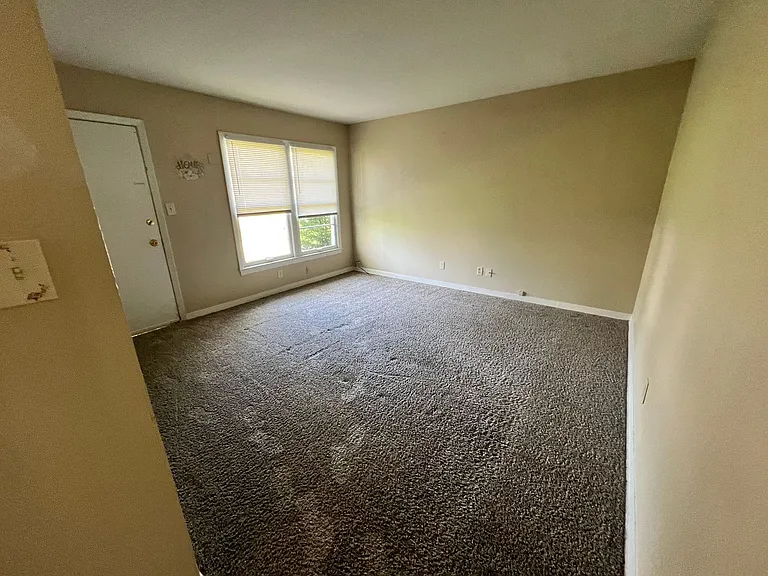 10705 Grafton Hall Rd — Photo 4