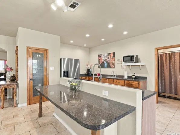 685 Clear Lake Loop, Poteet, TX 78065