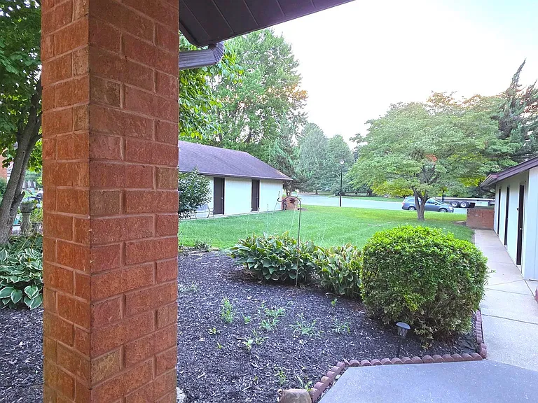 25 Village Dr — Photo 35