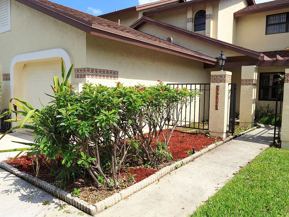 VALENCIA Townhomes security gate
