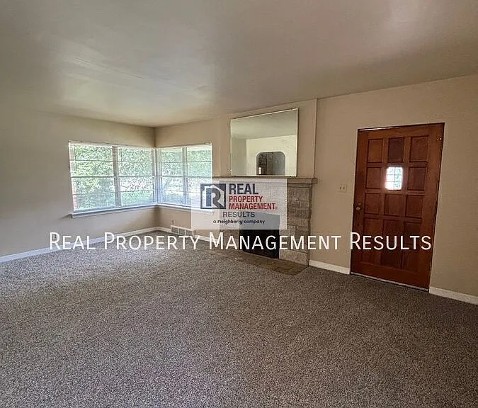 759 S Saint James Blvd — Photo 2