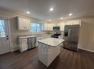 162 Christian Ct, Hurricane, WV 25526
