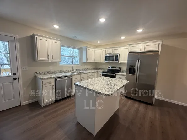 97 Christian Ct, Hurricane, WV 25526