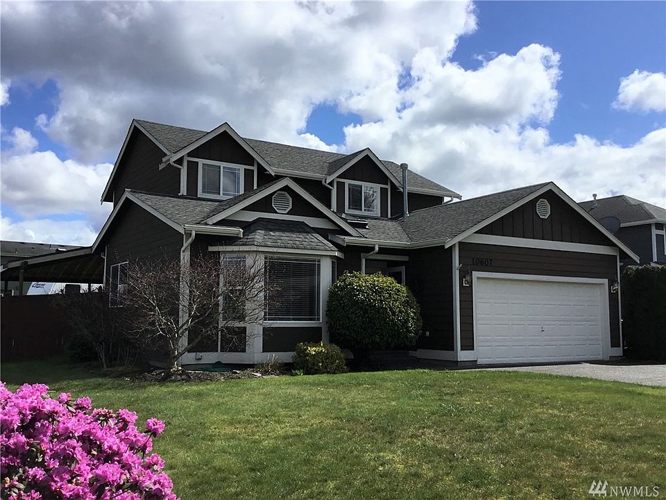 Large corner lot in desirable Finlandia neighborhood.