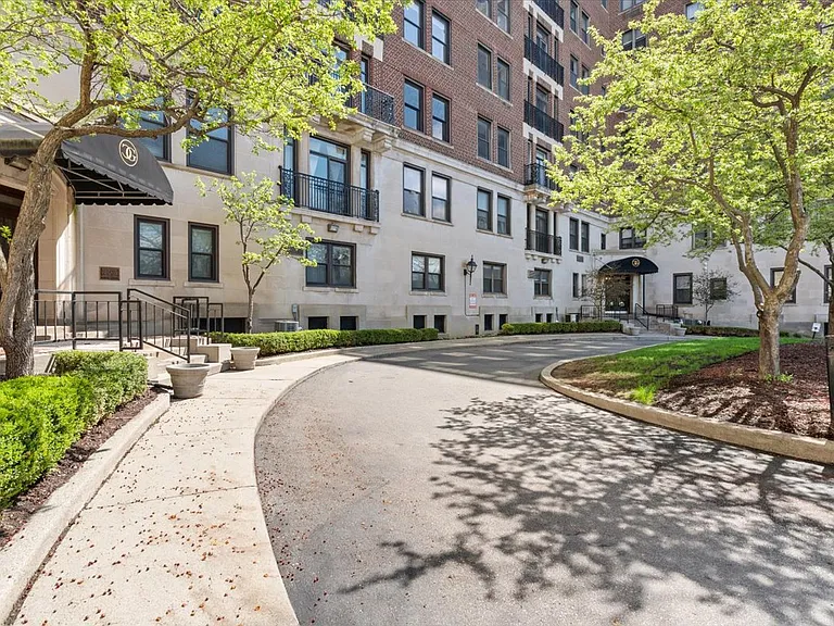 2900 E Jefferson Ave #C3 — Photo 3