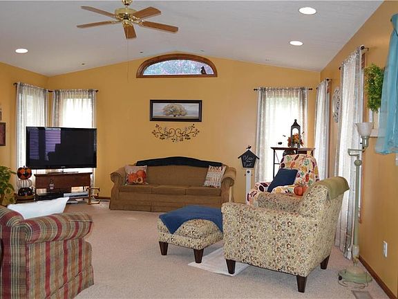 3rd image of 3306 Sunnyside Dr