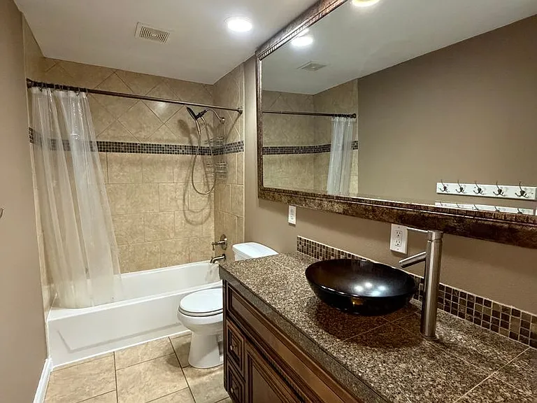 526 S 40th Ave #D — Photo 12