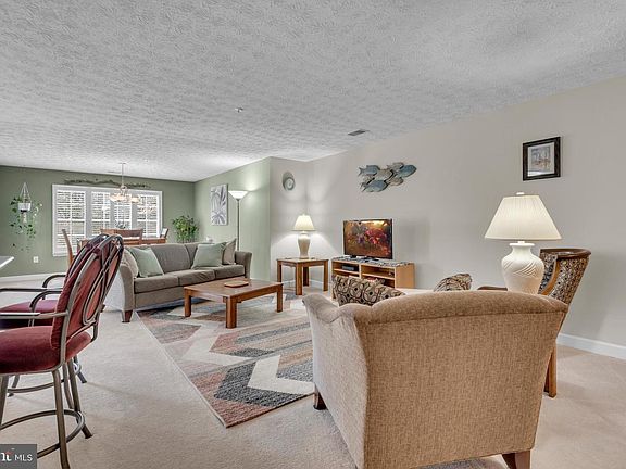 3rd image of 615 Admiral Dr Unit 206