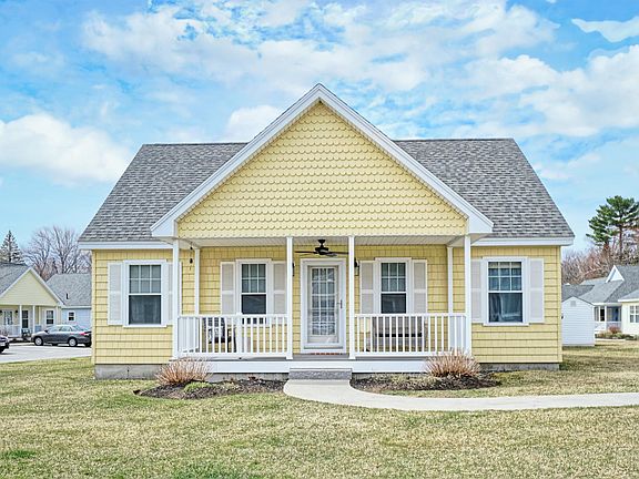 3rd image of 180 Saco Avenue Unit # 21