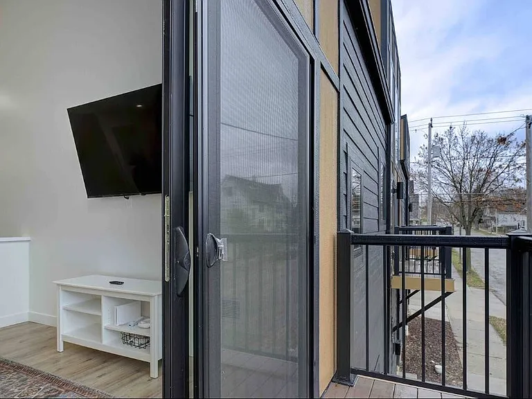 925 E Otjen St #1 — Photo 13