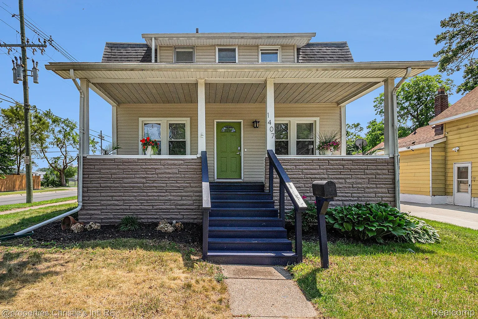 1407 W Marshall St photo 1