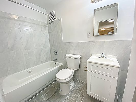 5th image of 300 E 104th St #2F