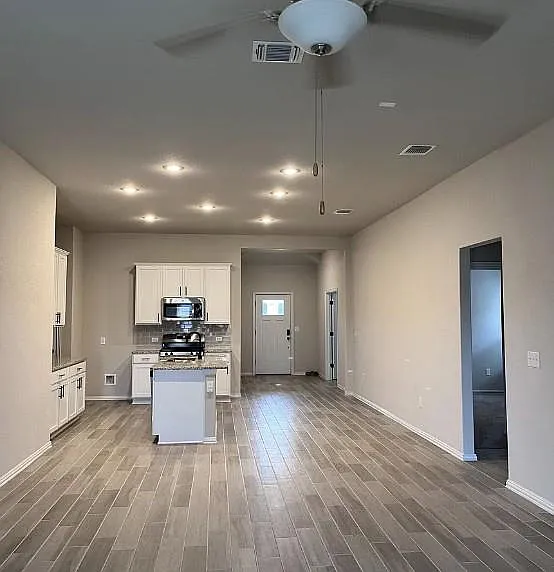 3 bed, 2.0 bath, 1707 sqft, $2,250 — Photo 4