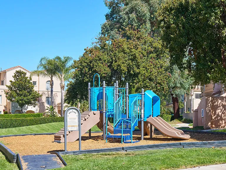 River Ranch Townhomes & Apartments — Photo 15