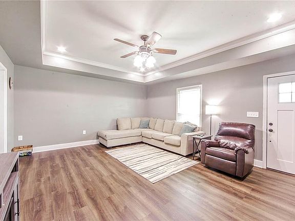 3rd image of 354 Daralyn Dr