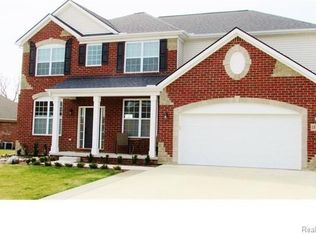 18162 Crenshaw Dr, Macomb, MI 48042