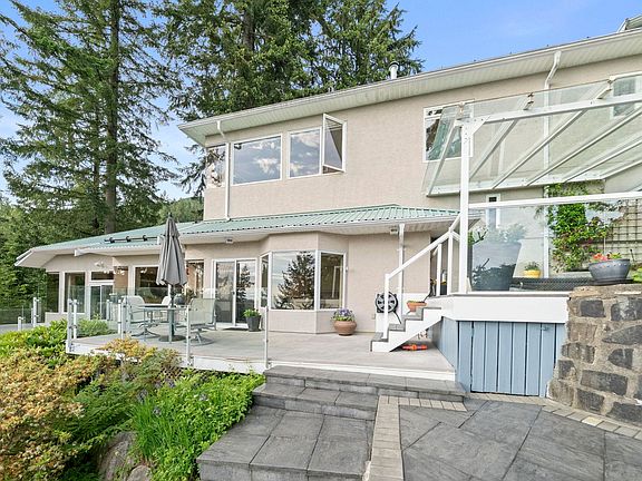 4th image of 463 Ventura Cres