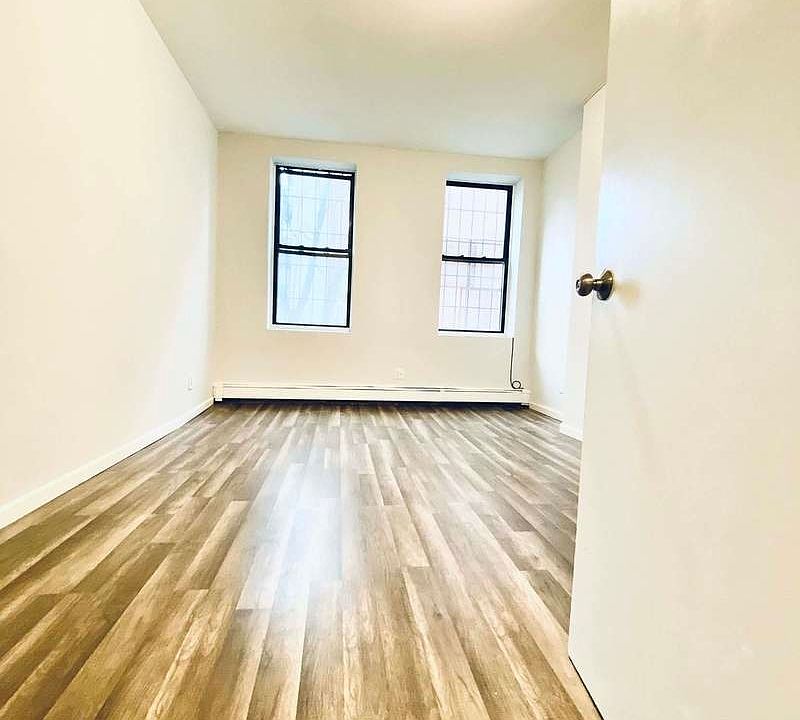 1st image of 2057 2nd Ave #2