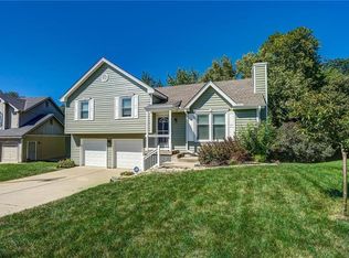 6512 NW Sioux Dr, Kansas City, MO 64152