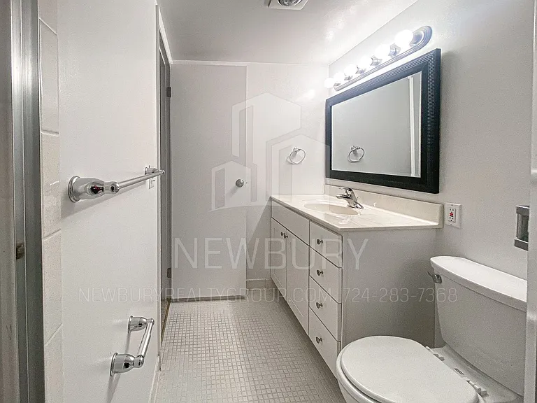 530 N Main Street - The Townhouse. — Photo 97