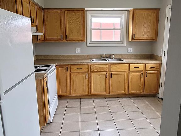 3rd image of 952 E 216th St