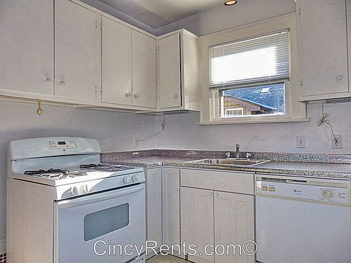 3rd image of 3571 Pape Ave #2
