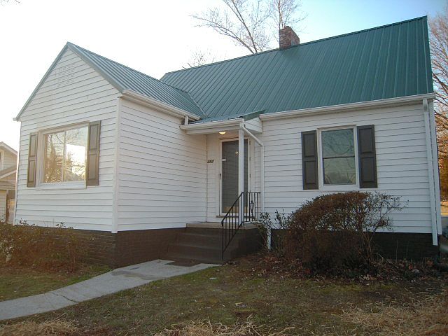 1st image of 2827 Valley View Dr