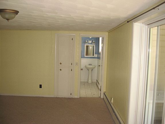 Another view of fam. rm with view of 2nd full bath 