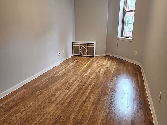 4th image of 25 W 74th St #3B