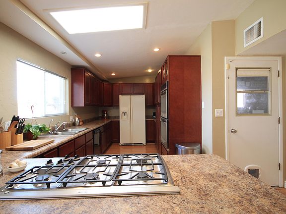 3rd image of 1816 Carmelita Dr