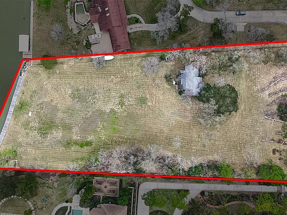 4th image of 205 Lakeshore Dr