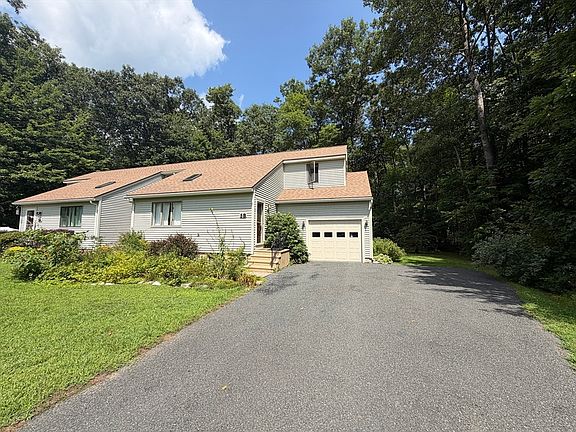 2nd image of 5 Meadow Oak Ln #B