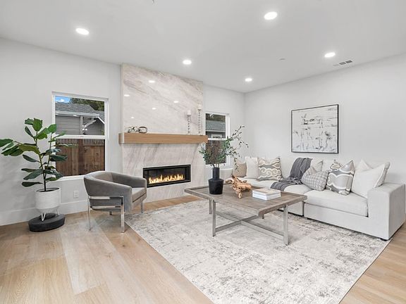 3rd image of 1030 Iris St