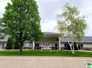 1711 3rd St APT 3, Hull, IA 51239