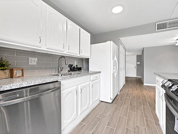 3rd image of 17415 Glenpatti Dr