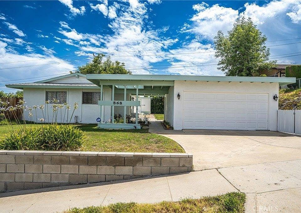 1st image of 868 Moffatt Cir