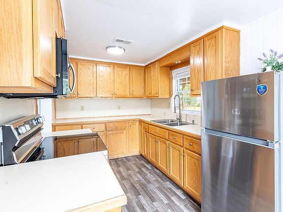 4th image of 15671 Beach Rd