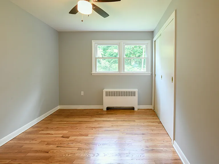95 Riverside Dr — Photo 16