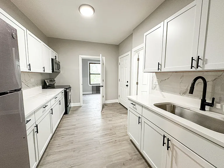 4043 W Argyle St #2 — Photo 2