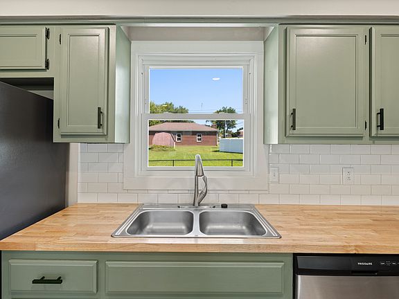 5th image of 2706 Driftwood Dr