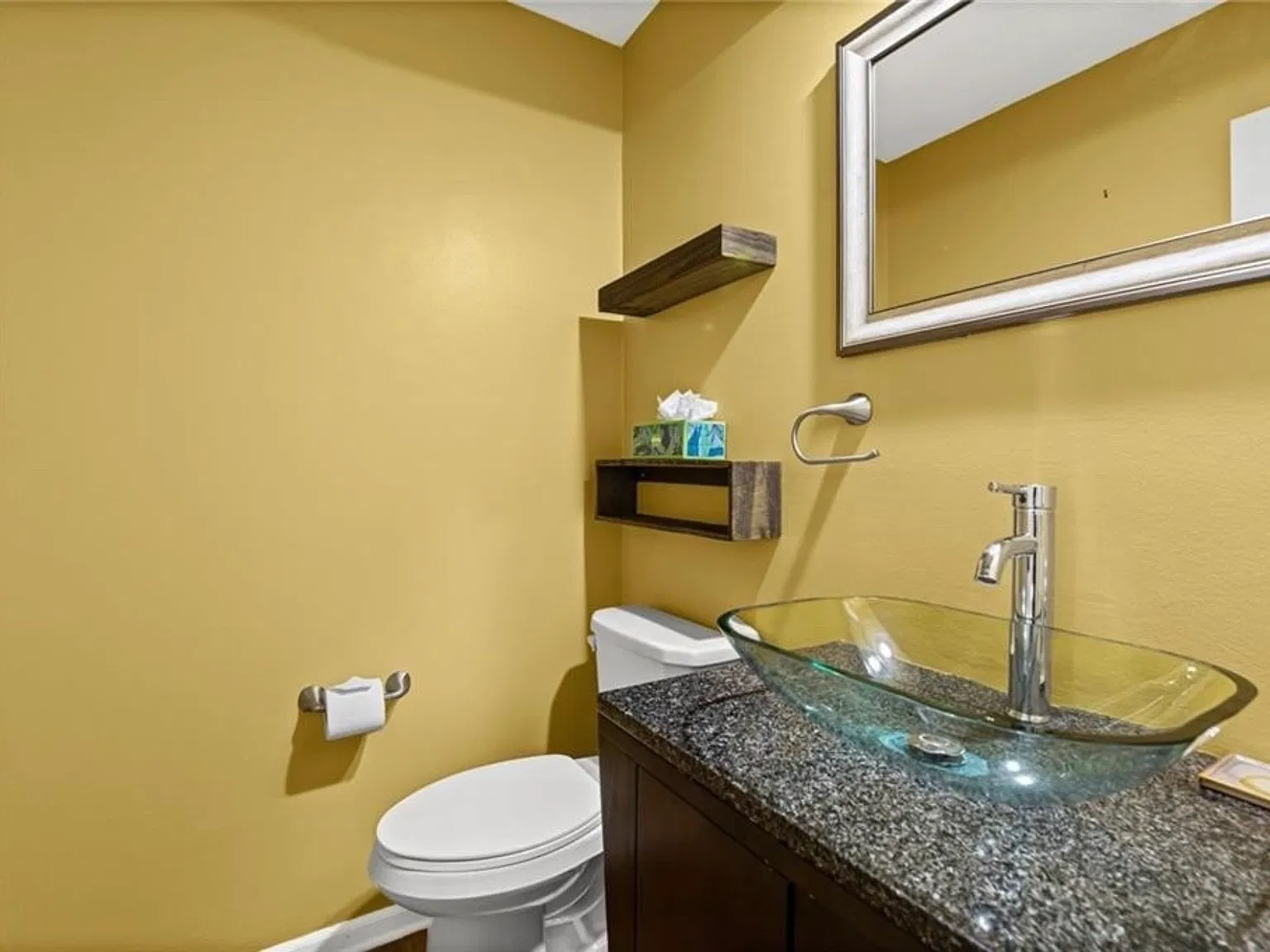 4 bed, 2.5 bath, 2560 sqft, $3,800 — Photo 4